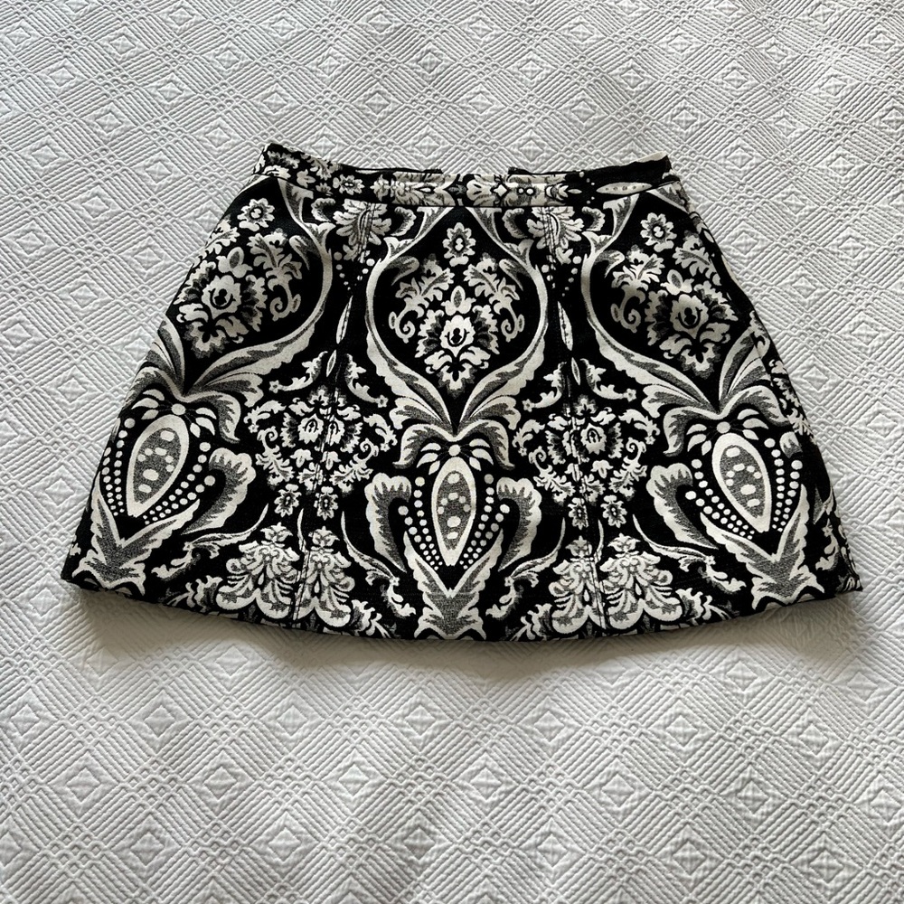 Alice & Olivia Black & White Mini Skirt in Size 4